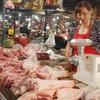 Quầy bán thịt lợn tại chợ Phường 5, thành phố Đông Hà (Quảng Trị). (Nguồn: TTXVN)