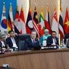 Tổng thống Hàn Quốc Moon Jae-in (giữa) phát biểu tại phiên họp thứ nhất Hội nghị Cấp cao đặc biệt ASEAN-Hàn Quốc ở thành phố cảng Busan ngày 26/11. (Nguồn: Yonhap/TTXVN)