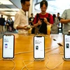 Các mẫu iPhone 11 được bày bán trong cửa hàng ở Trung Quốc. (Nguồn: Getty Images)
