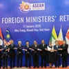 Bộ trưởng Ngoại giao các nước ASEAN chụp ảnh chung. (Ảnh: Tiên Minh/TTXVN)