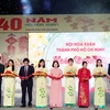 Lãnh đạo Thành phố cùng đại diện các sở, ngành cắt băng khai mạc Hội Hoa xuân Thành phố Hồ Chí Minh Canh Tý 2020. (Ảnh: Mỹ Phương/TTXVN)