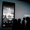 Một buổi ra mắt mẫu điện thoại thông minh mới Yotaphone ở Nga. (Nguồn: Reuters)