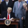 Tổng thống Mỹ Donald Trump ký ban hành thành luật Hiệp định thương mại Mỹ-Mexico-Canada (USMCA). (Nguồn: Bloomberg)