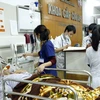Bệnh nhân cấp cứu tại Khoa Cấp cứu (A9) - Bệnh viện Bạch Mai (Bộ Y tế) trong dịp Tết Nguyên đán Canh Tý. (Ảnh: Dương Ngọc/TTXVN)