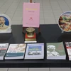 Các tuyển tập sách viết Chủ tịch Hồ Chí Minh trưng bày tại Hội thảo: Đảng Cộng sản Việt Nam: 90 năm thành tựu và đoàn kết quốc tế. (Ảnh: Đỗ Việt Dũng/TTXVN)