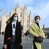 Người dân đeo khẩu trang phòng dịch COVID-19 tại Milan, Italy ngày 23/2/2020. (Nguồn: AFP/TTXVN)