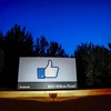 Biểu tượng nút like ở trụ sở Facebook, Menlo Park, California, Mỹ. (Nguồn: Getty Images)