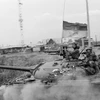 Quân Giải phóng chiếm trường Thiết giáp của ngụy tại căn cứ Nước Trong (Biên Hòa).Từ đầu tháng 4/1975, các binh đoàn chủ lực của ta từ khắp các hướng tiến về Sài Gòn, tấn công địch với sức mạnh vũ bão và tiêu diệt toàn bộ tuyến phòng thủ từ vòng ngoài của