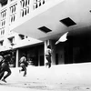 Các chiến sỹ Quân đoàn 2 - Binh đoàn Hương Giang tiến vào cắm cờ trên nóc Phủ Tổng thống Ngụy quyền Sài Gòn lúc 11 giờ 30 phút ngày 30/4/1975, đánh dấu thắng lợi trọn vẹn của chiến dịch Hồ Chí Minh lịch sử, đỉnh cao của cuộc Tổng tiến công và nổi dậy mùa 