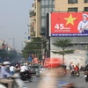 Băng rôn, khẩu hiệu trang trí trên đường phố Hà Nội mừng kỷ niệm 45 năm ngày giải phóng miền Nam, thống nhất đất nước. (Ảnh: Thành Đạt/TTXVN)