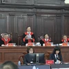 Phó Chánh án Tòa án Nhân dân Tối cao Nguyễn Trí Tuệ thay mặt Hội đồng Thẩm phán công bố phán quyết giám đốc thẩm về vụ án Hồ Duy Hải. (Ảnh: Dương Giang/TTXVN)