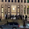 Cảnh đập phá, cướp bóc tại Apple Store ở thủ đô Washington DC của Mỹ