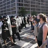 Người biểu tình tuần hành tại Washington D.C., Mỹ ngày 30/5/2020, bày tỏ phẫn nộ trước cái chết của người da màu George Floyd. (Nguồn: THX/TTXVN)