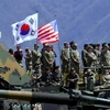 Các binh sỹ Mỹ và Hàn Quốc xem một cuộc tập trận gần Seoul năm 2017. (Nguồn: AFP)