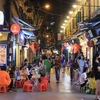Phố Tạ Hiện - một điểm ăn chơi về đêm, thu hút đông du khách của Hà Nội. (Ảnh: Thành Đạt/TTXVN)