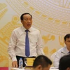 Thứ trưởng Bộ Giao thông Vận tải Nguyễn Hồng Trường (bên trái). (Ảnh: Minh Sơn/Vietnam+)