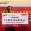 Anh T. là người sở hữu 1 trong 3 chiếc vé may mắn cùng trúng giải Jackpot 75 tỷ đồng trong kỳ quay số mở thưởng ngày 1/2. (Ảnh: CTV/Vietnam+)