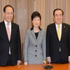 Tổng thống Park Geun-hye (giữa). (Nguồn:Yonhap-TTXVN)