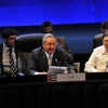 Chủ tịch Raul Castro (giữa) trong một cuộc họp. (Nguồn: THX/TTXVN)