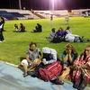 Người dân trú tạm tại sân vận động sau trận động đất ngày 1/4. (Ảnh: AFP/TTXVN)