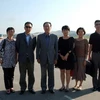 Trưởng đoàn đàm phán Trung Quốc Vũ Đại Vĩ (giữa) trong một cuộc viếng thăm Triều Tiên. (Nguồn:AFP/ TTXVN)