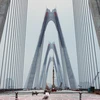 [Photo] Lễ hợp long cầu dây văng Nhật Tân qua sông Hồng