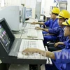 Công nhân làm việc tại công ty Mía đường Tây Ninh (Nguồn: TTXVN)