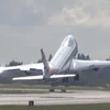 Boeing 747-8 “vẫy cánh” chào sân bay trong lần đầu tiên cất cánh