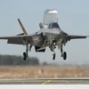Chiến đấu cơ F-35 của Mỹ hạ cánh thành công xuống tàu sân bay
