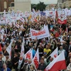Biểu tình phản đối chính phủ tại Ba Lan và Hungary