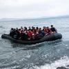 Người di cư Afghanistan tới ngoài khơi đảo Kos, Hy Lạp khi vượt qua vùng biển Aegean giữa Thổ Nhĩ Kỳ và Hy Lạp ngày 27/5. (Nguồn: AFP/TTXVN)