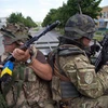 Binh sỹ Ukraine tuần tra tại thành phố miền đông Mariinka ngày 5/6. (Nguồn: AFP/ TTXVN)