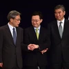 Đặc phái viên Mỹ về chính sách Triều Tiên Sung Kim (phải) trong một cuộc gặp với quan chức Nhật Bản, Hàn Quốc ngày 27/5/2015. (Nguồn: AFP/TTXVN)