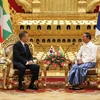 Tổng thống Hàn Quốc Moon Jae-in (trái) trong cuộc gặp với Tổng thống Myanmar Win Myint tại Naypyitaw, Myanmar, ngày 3/9. (Nguồn: YONHAP/TTXVN)