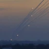 Trong ảnh: Phong trào Hamas tại Dải Gaza phóng tên lửa về phía lãnh thổ Israel ngày 5/5/2019. (Nguồn: AFP/TTXVN)