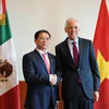 Thứ trưởng Thường trực Bùi Thanh Sơn và Thứ trưởng Bộ Ngoại giao Mexico Julián Ventura Valero. (Ảnh: Việt Hùng/Vietnam+)