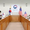 Trong ảnh: Trợ lý Ngoại trưởng Mỹ phụ trách khu vực Đông Á và Thái Bình Dương David Stilwell (phải) và Thứ trưởng Ngoại giao Hàn Quốc Yoon Soon-gu (trái) tại cuộc gặp ở Seoul ngày 17/7/2019. (Nguồn: Yonhap/TTXVN)