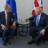 Trong ảnh: Chủ tịch Hội đồng châu Âu Donald Tusk (trái) trong cuộc gặp Thủ tướng Anh Boris Johnson bên lề khóa họp Đại hội đồng LHQ tại thành phố New York, Mỹ ngày 23/9/2019. (Nguồn: AFP/TTXVN)
