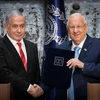 Trong ảnh: Tổng thống Israel Reuven Rivlin (phải) giao trọng trách thành lập Chính phủ mới cho Thủ tướng Benjamin Netanyahu tại Jerusalem ngày 25/9/2019. (Nguồn: THX/TTXVN)