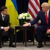 Trong ảnh: Tổng thống Mỹ Donald Trump (phải) trong cuộc gặp Tổng thống Ukraine Volodymyr Zelensky tại New York, ngày 25/9/2019. (Nguồn: AFP/TTXVN)