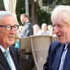 Chủ tịch EC Jean-Claude Juncker (trái) và Thủ tướng Anh Boris Johnson (phải) tại cuộc gặp ở Luxembourg ngày 16/9/2019. (Nguồn: AFP/TTXVN)