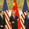 Đại diện Thương mại Mỹ Robert Lighthizer, Phó Thủ tướng Trung Quốc Lưu Hạc và Bộ trưởng Tài chính Mỹ Steven Mnuchin trước vòng đàm phán thương mại ở Bắc Kinh ngày 14/2/2019. (Nguồn: AFP/TTXVN)