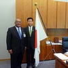 Trợ lý của Thủ tướng Nhật Bản Seiichi Eto (phải) . (Nguồn: fijiembassy.jp)