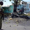 Hiện trường một vụ đánh bom liều chết ở Mogadishu ngày 27/2. (Nguồn: AFP/TTXVN)