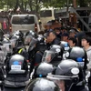 Cảnh sát Hàn Quốc trong một chiến dịch truy bắt ông Yoo Byung-Eun tại Anseong. (Nguồn: Getty Images)
