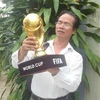 Những chiếc Cúp vàng FIFA “Made in Việt Nam” giá rẻ