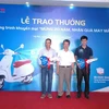 MobiFone trao thưởng 2 khách hàng may mắn trúng xe máy