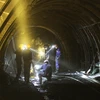 [Photo] Công việc nặng nhọc của công nhân khai thác than hầm lò