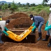 Anh lắp đặt hệ thống máy soi phát hiện người nhiễm Ebola