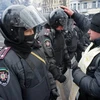 Một nhóm các nghị sỹ Ukraine bị tấn công bằng lựu đạn